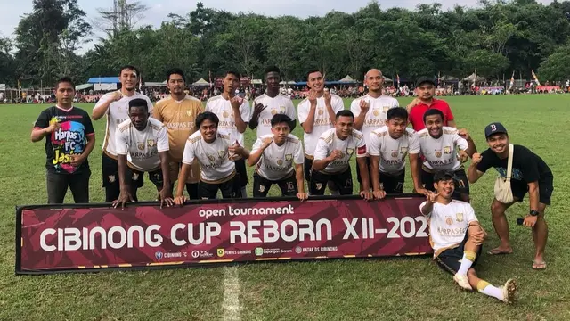 Para pemain profesional seperti Gunawan Dwi Cahyo dan Andre Oktaviansyah mengikuti sebuah turnamen Tarkam, Juni 2025. (Dok. Cibinong Cup 2025)