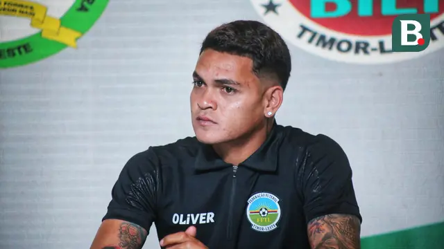 Pemain Timnas Timor Leste Gali Freitas saat sesi konferensi pers jelang pertandingan menghadapi Timnas Mongolia di Bali United Cafe, Rabu (4/9/2024). (Bola.com/Alit Binawan)