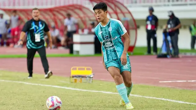 Aksi Takuya Matsunaga bersama PSBS Biak di BRI Liga 1 2024/2025. (Instagram/taki_yauw_matsunaga)
