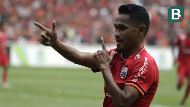 Gelandang Persija, Ramdani Lestaluhu, merayakan gol yang dicetaknya ke gawang Persela pada laga Liga 1 di SUGBK, Jakarta, Selasa (20/11). Persija menang 3-0 atas Persela. (Bola.com/Yoppy Renato)