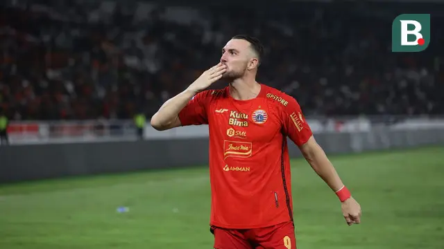 Selebrasi pemain Persija Jakarta, Marko Simic setelah menjebol gawang Persis Solo pada laga pekan ke-31 BRI Liga 1 2023/2024 di Stadion Utama Gelora Bung Karno (SUGBK) Senayan, Jakarta, Rabu (17/4/2024) malam WIB. (Bola.com/M Iqbal Ichsan)