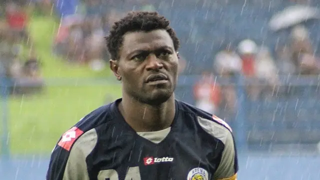 Mantan kapten Arema, Pierre Njanka. (Bola.com/Iwan Setiawan)