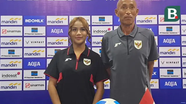 Pelatih Timnas Indonesia Putri, Satoru Mochizuki, dalam konferensi pers menjelang pertandingan Kualifikasi Piala Asia 2026 di Indomilk Arena, Tangerang, Sabtu (28/6/2025). (Bola.com/Muhammad Adiyaksa)
