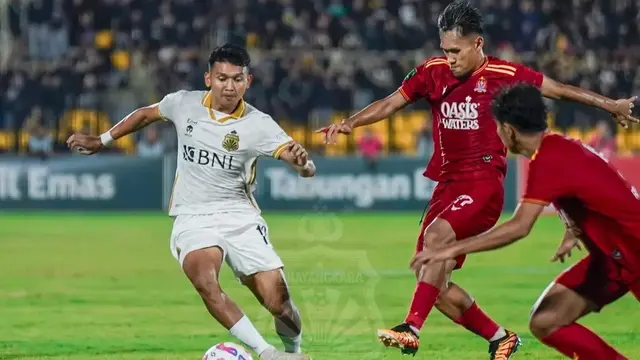 Dendy Sulistyawan dalam laga antara Persijap Jepara Vs Bhayangkara FC di babak delapan besar Pegadaian Liga 2 2024/2025 yang berlangsung di Stadion Gelora Bumi Kartini, Jepara, Rabu (12/2/2025). (Dok. Bhayangkara FC)