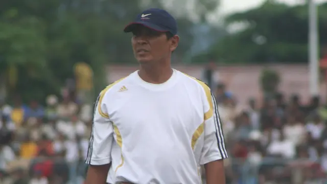 Gusnul Yakin, pelatih yang pernah menangani Arema maupun Persik Kediri. (Bola.com/Gatot Susetyo)