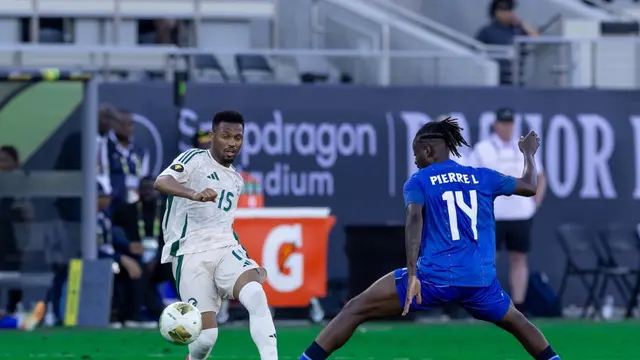 Aksi gelandang Timnas Arab Saudi, Ayman Yahya saat menghadapi Timnas Haiti di laga perdana Grup D Gold Cup 2025, Senin (16/6/2025) pagi WIB. (Dok. Timnas Arab Saudi).