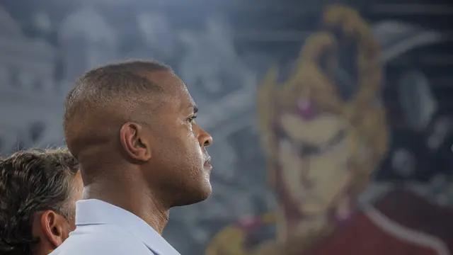 Ekspresi pelatih Timnas Indonesia, Patrick Kluivert, saat melawan Timnas China dalam laga Kualifikasi Piala Dunia 2026 zona Asia di Stadion Utama Gelora Bung Karno (SUGBK) Senayan, Jakarta, Kamis (5/6/2025). (Bola.com/Bagaskara Lazuardi)