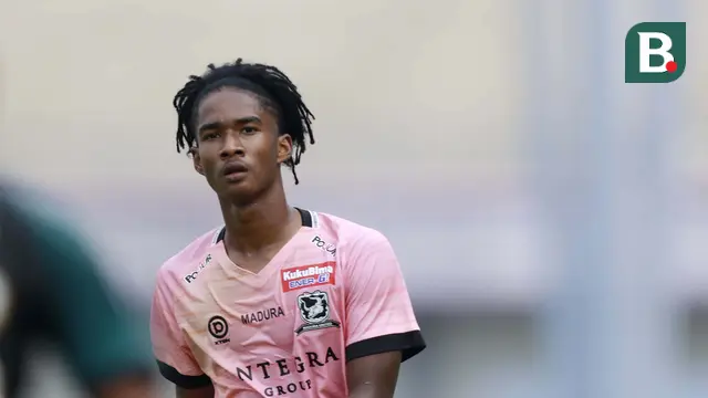 Pemain Madura United, Ronaldo Joybera R Junior Kwateh, saat melawan Persikabo 1973 pada laga BRI Liga 1 2021/2022 di Stadion Indomilk Arena, Tangerang, Jumat (3/9/2021). (Foto: Bola.com/Ikhwan Yanuar)