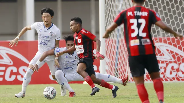 Todd Rivaldo Ferre kembali memperkuat Persipura di Liga 2 2025/2026. (Bola.com/ M Iqbal Ichsan)