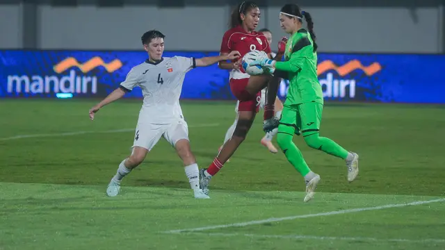 Striker Timnas Indonesia Putri Cladia Scheunemann saat menghadapi Kirgistan dalam laga Kualifikasi Piala Asia Putri 2026 di Indomilk Arena, Tangerang, Minggu (29/6/2025). (Bola.com/Muhammad Iqbal Ichsan)