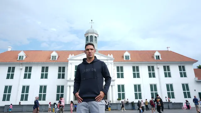 Pada Selasa (1/7/2025), Persija mengumumkan kedatangan Van Basty Sousa e Silva, gelandang kelahiran Olivedos, Brasil, pada 27 November 1994. (Bola.com/Media Persija Jakarta).