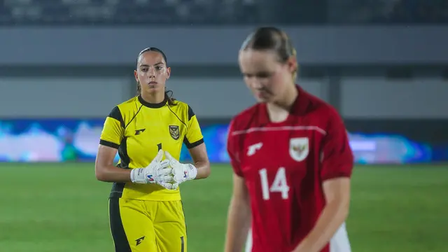 Kiper Timnas Indonesia Putri, Iris de Rouw (Bola.com/Muhammad Iqbal Ichsan).
