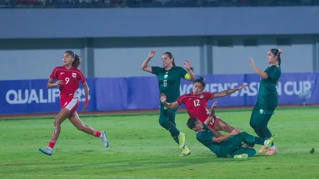 Duel Pakistan vs Timnas Putri Indonesia di matchday 2 Grup D Kualifikasi Piala Asia Putri 2026 di Sport Centre Kelapa Dua Tangerang Stadium, Rabu (02/07/2025) malam WIB. (M. Iqbal Ichsan)