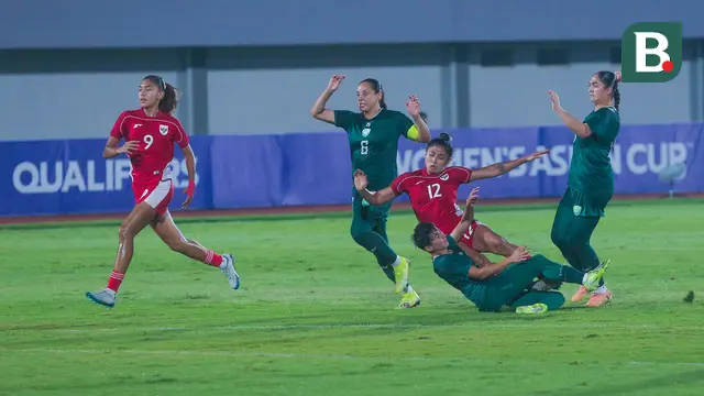 Timnas Indonesia Putri saat bertemu Pakistan pada matchday kedua Grup D Kualifikasi Piala Asia 2026 di Stadion Indomilk Arena, Tangerang hari Rabu (02/07/2025) malam WIB. (Muhammad Iqbal Ichsan/Bola.com)