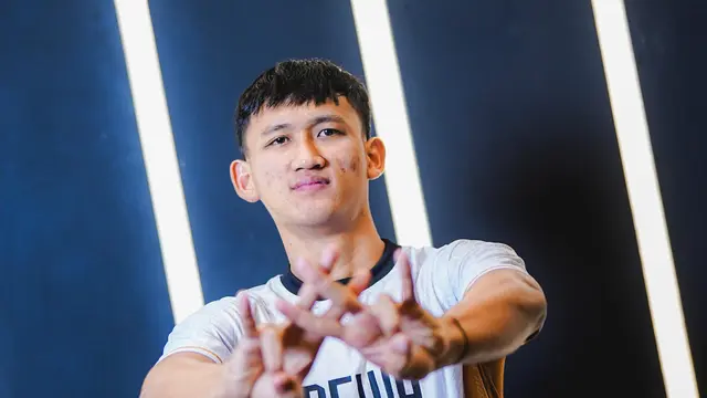 Akbar Arjunsyah diperkenalkan sebagai pemain baru Dewa United, Kamis (3/7/2025). (Dok. Dewa United).