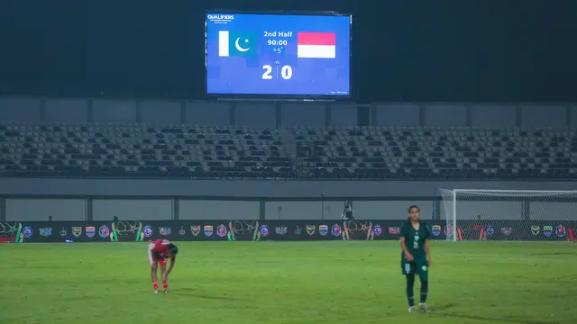 Timnas Indonesia Putri saat dikalahkan Pakistan dengan skor 0-2 pada Kualifikasi Piala Asia 2026. (Muhammad Iqbal Ichsan/Bola.com)
