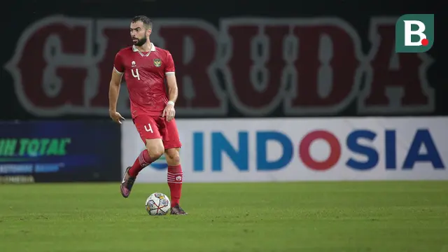Pemain Timnas Indonesia, Jordi Amat saat menghadapi Burundi pada laga pertama persahabatan FIFA Matchday di Stadion Patriot Candrabhaga, Bekasi, Sabtu (25/3/2023) malam WIB. (Bola.com/Bagaskara Lazuardi)