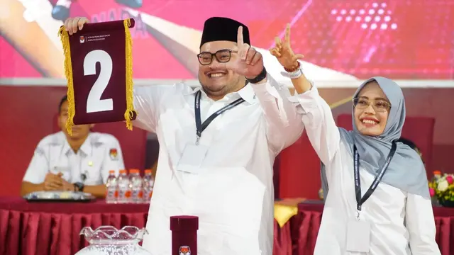 Bupati Kediri Hanindhito Himawan Pramana (kiri) bersama pasangannya Dewi Mariya Ulfa. (Istimewa)