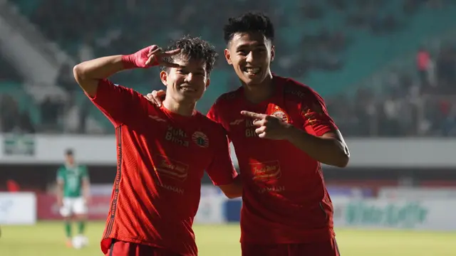 Pada menit ke-52 umpan silang Hanif Sjahbandi berhasil diselesaikan dengan manis oleh Ryo Matsumura. (Dok. Persija Jakarta)
