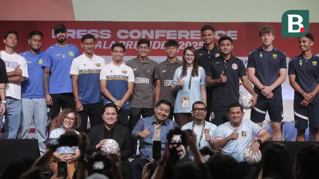 Konferensi Piala Presiden 2025 di SCTV Tower, Senayan, Jakarta Pusat, Jumat (4/7/2025). Acara tersebut juga dihadiri para perwakilan pemain dari enam klub peserta turnamen tersebut. (Bola.com/M Iqbal Ichsan)