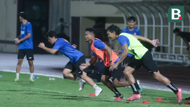Skuad Liga Indonesia All Star menjalani sesi latihan di Stadion PTIK, Jakarta Selatan, Kamis (3/7/2025). (Bola.com/Muhammad Iqbal Ichsan)