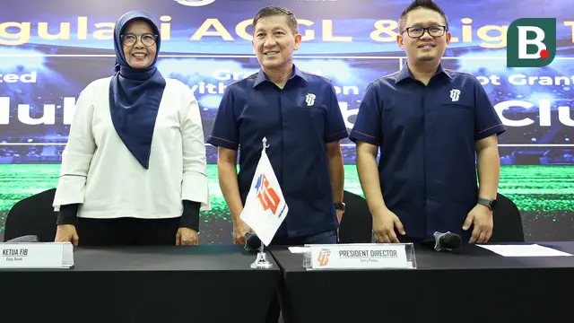 PT Liga Indonesia Baru (LIB) mengadakan Press Conference Club Licensing Cycle 2024/2025 di Menara Mandiri 2 Lantai 19, Jakarta. Acara tersebut dihadiri oleh Direktur Utama PT Liga Indonesia Baru, Ferry Paulus, Direktur Operasional PT Liga Indonesia, Asep Saputra dan Ketua Club Licensing, Essy Asiah. (Abdul Aziz/Bola.com)