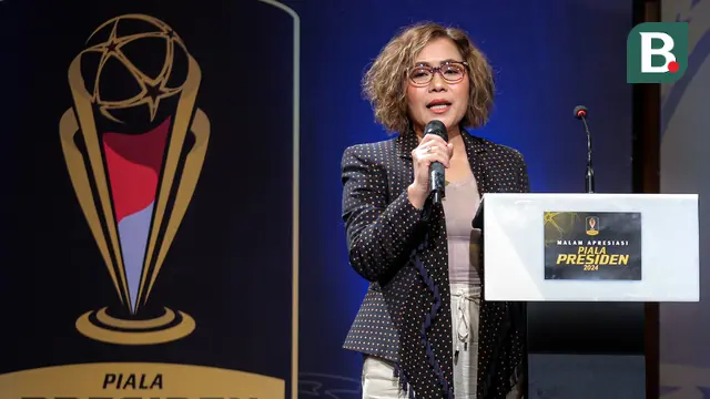 Direktur Surya Citra Media (SCM), Harsiwi Achmad dalam acara Malam Apresiasi Piala Presiden 2024 baru saja diselenggarakan di SCTV Tower, Jakarta Pusat, pada Kamis (19/12/2024) malam WIB. (Bola.com/Bagaskara Lazuardi)