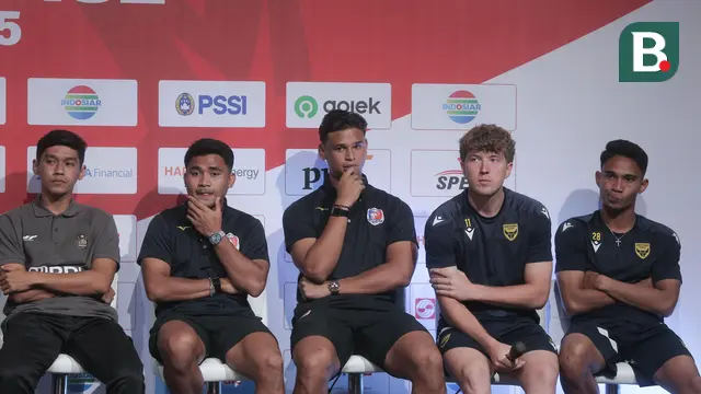 Asnawi Mangkualam ditemani Irfan Fanci Achmad sebagai wakil Port FC pada konferensi pers Piala Presiden 2025 di SCTV Tower, Senayan, Jakarta Pusat, Jumat (4/7/2025). (Bola.com/M Iqbal Ichsan)