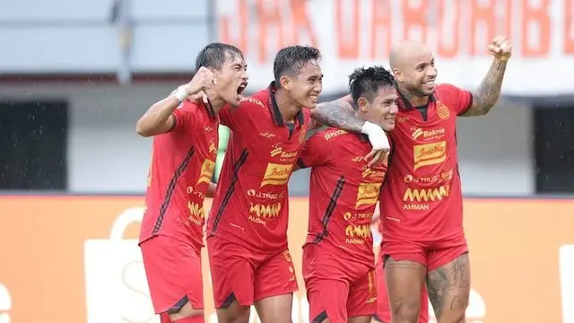 Selebrasi pemain Persija Jakarta saat melawan Persib Bandung di BRI Liga 1 2024-2025. (c) Bola.net/M Iqbal Ichsan