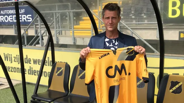 Frank Van Kempen saat diumumkan sebagai pelatih baru Jong NAC Breda pada 2018. (Dok. NAC Breda)