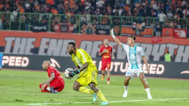 Aksi John Pigai bersama PSBS Biak di BRI Liga 1 2024/2025. (Dok. PSBS)