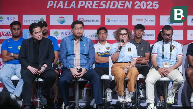 Ketua Umum PSSI Erick Thohir, Ketua SC Piala Presiden 2025 Maruarar Sirait, Direktur SCM Harsiwi Achmad, dan Ketua OC piala Presiden 2025 Arya Sinulingga memberi keterangan dalam konferensi pers terkait Piala Presiden 2025 di SCTV Tower, Senayan, Jakarta Pusat, Jumat (4/7/2025).(Bola.com/M Iqbal Ichsan)