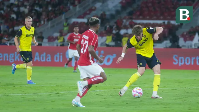 Oxford United tampil luar biasa di laga Grup A ini dengan membantai Liga Indonesia All Star 6-3. (Bola.com/M Iqbal Ichsan)