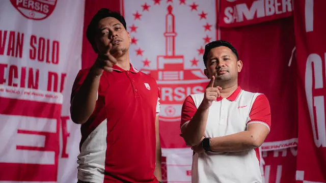 Persis Solo akhirnya mengumumkan dua sosok pelatih asal Malaysia yang bakal membantu Peter de Roo mengasuh Laskar Sambernyawa di Liga 1 2025/2026, yakni Mohamad Zulhazman Zulazwar serta Khairulanwar Md Isa. (dok. Persis Solo)