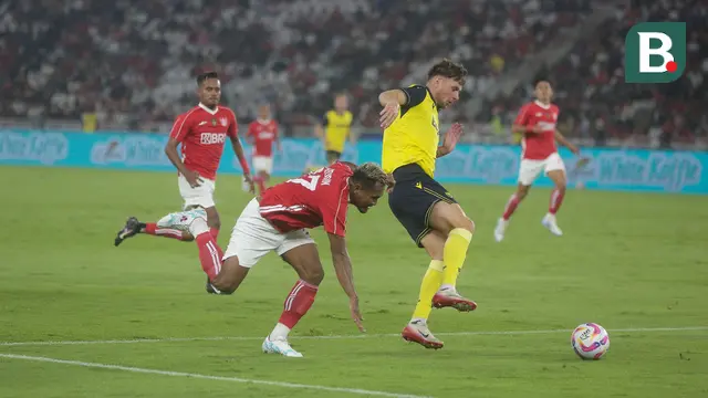 Oxford United berhasil meraih kemenangan 6-3 atas Liga Indonesia All Star pada laga perdana Grup A Piala Presiden 2025 di Stadion Utama Gelora Bung Karno, Jakarta, Minggu (06/07/2025) malam WIB. (Bola.com/Muhammad Iqbal Ichsan)