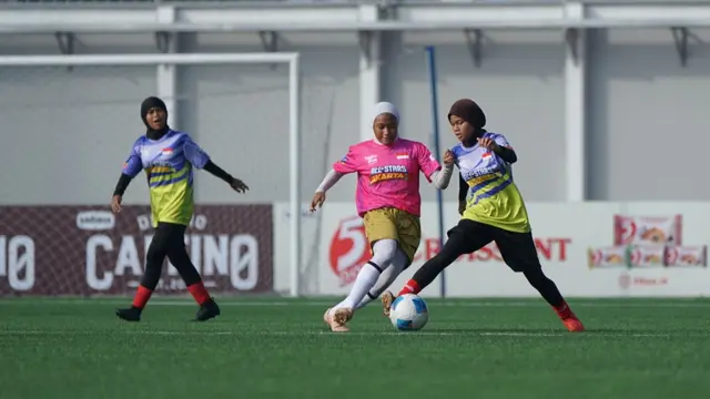 Pertandingan pertama HYDROPLUS Piala Pertiwi U14 & U16 2025 All Stars mempertemukan tim All Stars Jakarta dan All Stars Bali-Nusra bergulir di Supersoccer Arena, Kudus, Senin (7/7/2025). (dok. Bakti Olahraga Djarum Foundation)