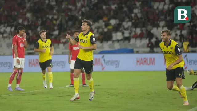 Oxford United berhasil meraih kemenangan 6-3 atas Liga Indonesia All Star pada laga perdana Grup A Piala Presiden 2025 di Stadion Utama Gelora Bung Karno, Jakarta, Minggu (06/07/2025) malam WIB. (Bola.com/Muhammad Iqbal Ichsan)