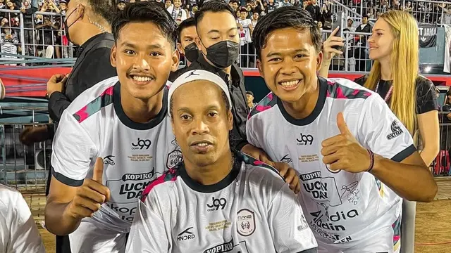 Duo yang pernah berseragam Persik Kediri, Edo Febriansyah dan Septian Satria Bagaskara. (Bola.com/Gatot Sumitro)