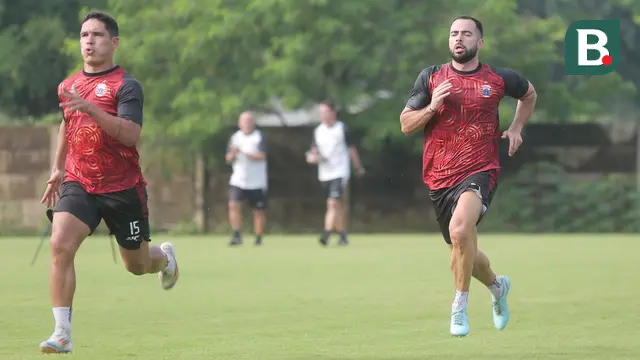Van Basty Sousa dan Jordi Amat berlatih bersama Persija Jakarta di Sawangan, Depok, Selasa (8/7/2025). (Muhammad Iqbal Ichsan)