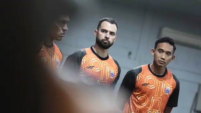 Jordi Amat dan Rizky Ridho akan menjadi andalan di lini belakang Persija mulai musim kompetisi 2025/2026. (Dok. Persija)