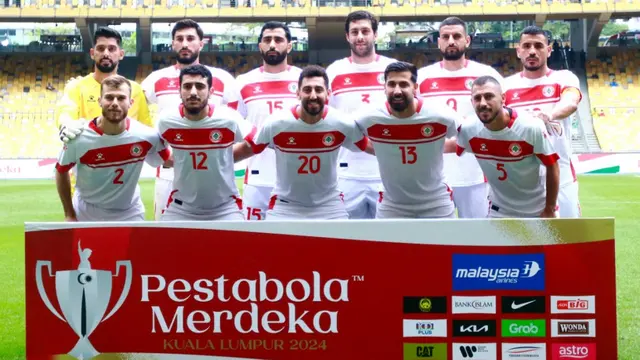 Tim Lebanon berpose untuk foto menjelang pertandingan persahabatan internasional melawan Tajikistan di Stadion Nasional Bukit Jalil di Kuala Lumpur pada tanggal 4 September 2024. (Farhan HARUN/AFP)