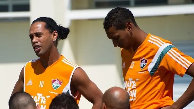 Ronaldinho dan Artur Vieira saat bermain bersama di Fluminense (Instagram/arturvieiraa_).