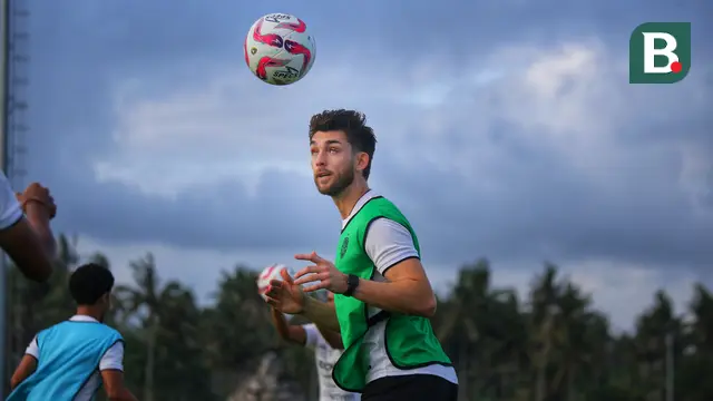 Legiun asing anyar Bali United, Brandon Wilson, yang didatangkan dari Hanoi FC sudah berlatih di Bali United Training Center. (Bola.com/Alit Binawan)