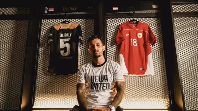 Stefano Lilipaly dikenalkan sebagai pemain baru Dewa United pada musim 2025/2026 (Dok. Dewa United)