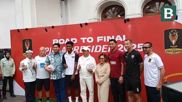 Sesi konferensi pers jelang perebutan tempat ketiga dan final Piala Presiden 2025 di Pelataran Gedung Sate, Jalan Diponegoro, Kota Bandung. (Muhammad Faqih/Bola.com)