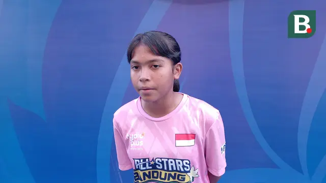 Pemain All Stars Bandung, Dian Aprilia Pary berbicara kepada Bola.com selepas laga melawan All Stars Kudus di Supersoccer Arena, Kudus, Jumat (11/7/2025). (Bola.com/Hery Kurniawan).