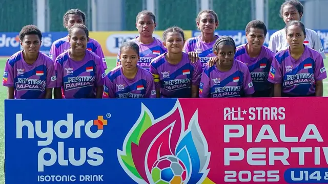 Starting XI Papua All Stars di babak perempat final Piala Pertiwi All Stars 2025 yang berlangsung di Supersoccer Arena, Kudus, Jumat (11/7/2025). (Dok. Milklifesoccer)
