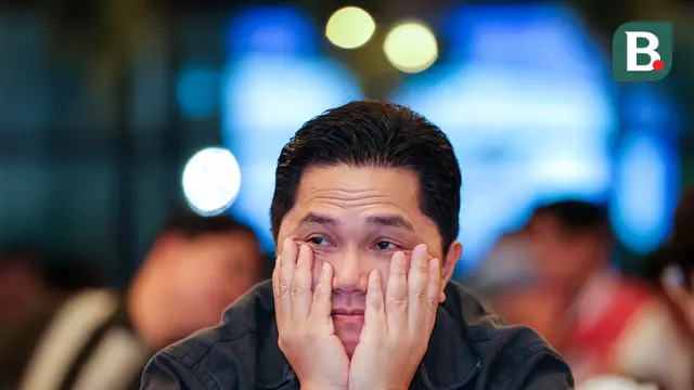Ekspresi kecewa ketua umum PSSI, Erick Thohir saat nonton bareng laga Grup D Piala Asia 2023 antara Timnas Indonesia melawan Irak di Senayan Avenue, Senayan, Jakarta, Senin (15/01/2024) malam WIB. (Bola.com/Bagaskara Lazuardi)