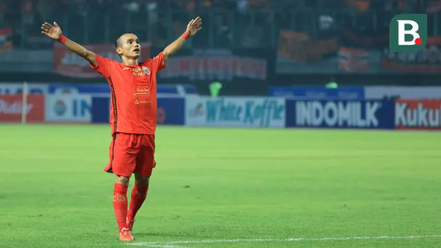 Selebrasi pemain Persija Jakarta, Riko Simanjuntak setelah mencetak gol penyeimbang 1-1 ke gawang Bhayangkara Presisi pada laga pekan ketiga BRI Liga 1 2023/2024 di Stadion Patriot Candrabhaga, Bekasi, Minggu (16/7/2023). Persija menang dengan skor 4-1. (Bola.com/M Iqbal Ichsan)