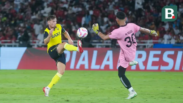 Dua dari enam gol Oxford diborong oleh striker mereka, Mark Harris. Empat gol lainnya masing-masing dicetak oleh Michal Helik, Przemyslaw Placheta, Thomas Bradshaw, dan Brian de Keersmaecker. (Bola.com/M Iqbal Ichsan)